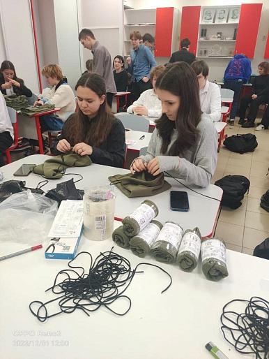 Балаклавы для бойцов СВО от бугровских школьников