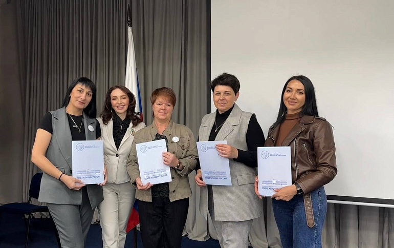 Юлия Литневская наградила активисток, оказывающих помощь фронту