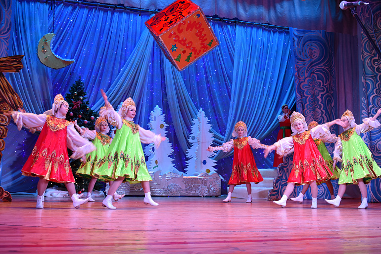 Елка главы в Новоалександровском округе прошла при поддержке местного женсовета