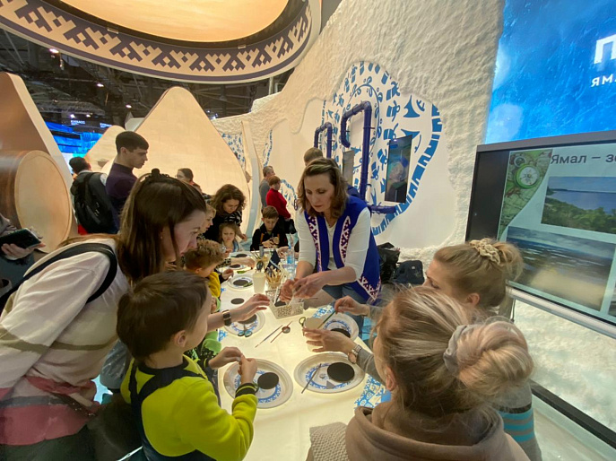 Новоуренгойский женсовет провел мастер-классы на главной выставке страны