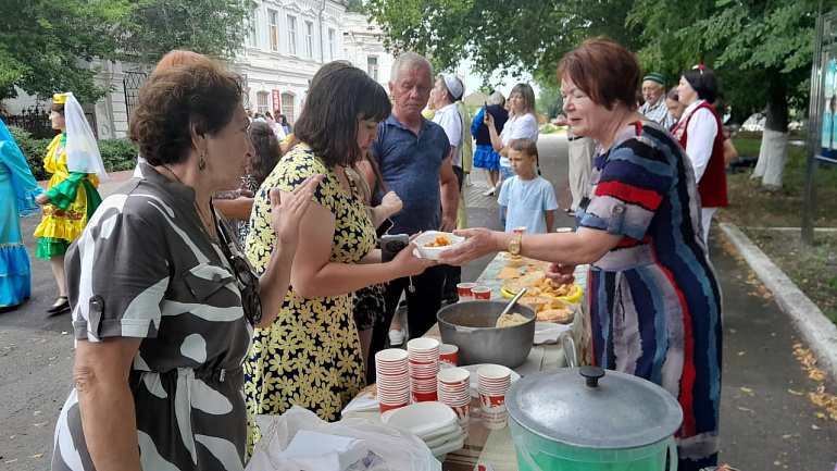 Дергачевский женсовет поддержал Фестиваль культур народов степного края