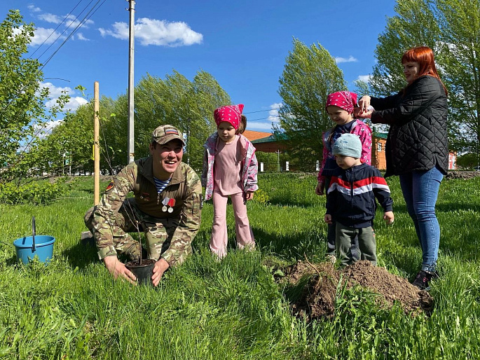 Нижнетавдинские союзницы организовали посадку "семейных" деревьев