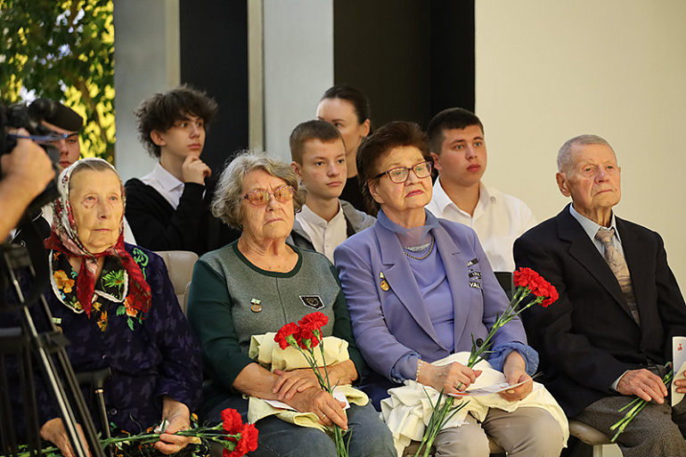 «Блокадной вечности страницы»