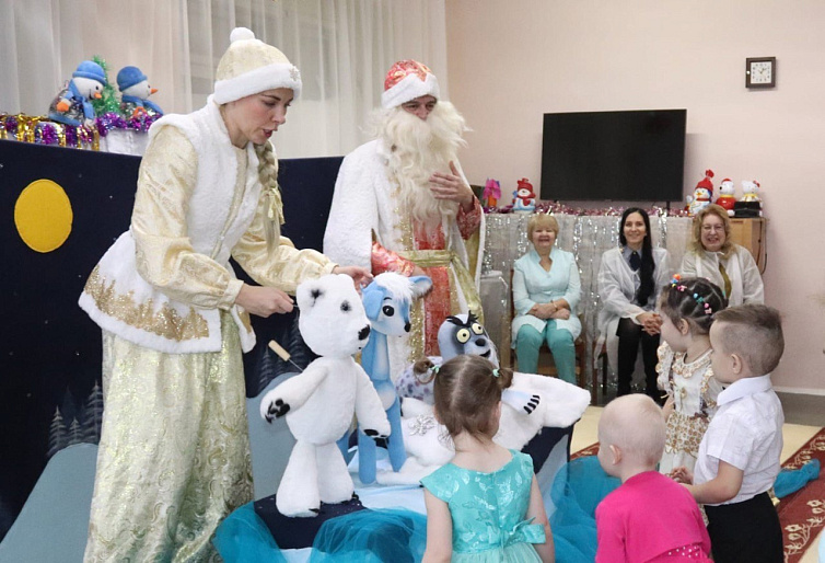 Новогодний праздник для малышей прошел в Доме малютки при ИК 2