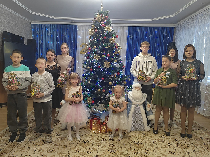 Союз женщин Мордовии вручил подарки подопечным социальных учреждений