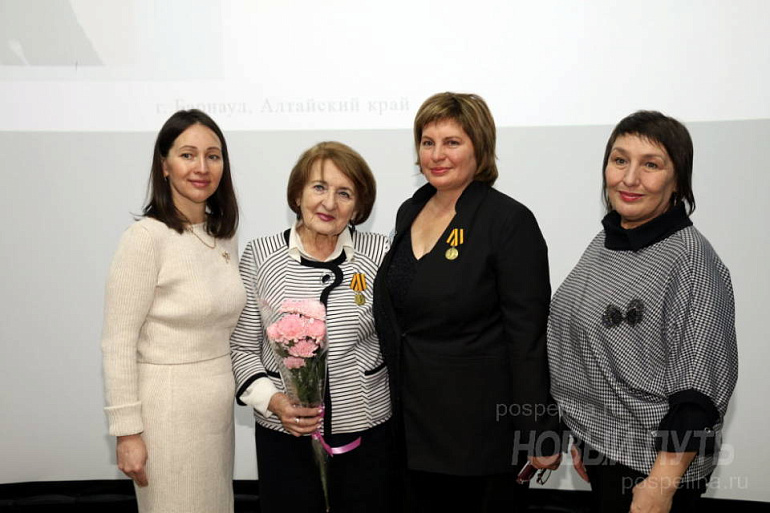 Поспелихинские женщины помогают фронту