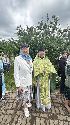 Председатель Союза женщин Башкортостана поздравила прихожан Троицкой церкви с 200-летием храма
