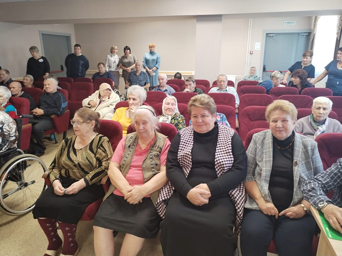 Ичалковский женсовет поздравил ветеранов труди и детей войны с Днем пожилого человека