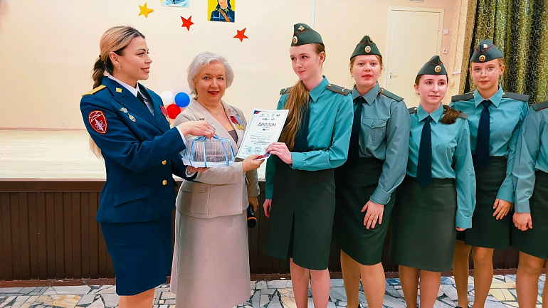 «Девушки в погонах»: северчанки проявили таланты, физподготовку и характер в военно-патриотической игре