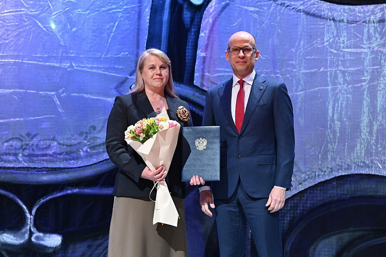 Председателю Совета женщин Можги вручили Благодарственное письмо Президента России