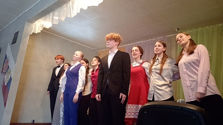 По инициативе Посла культуры СЖР студенты колледжа искусств выступили перед ранеными бойцами