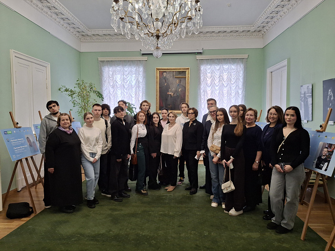 "Маленький герой" как пример для подражания. Новая выставка в галерее СЖР