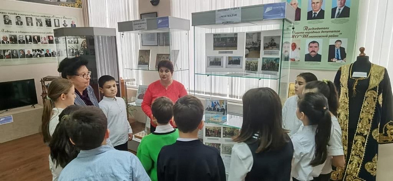 Выставка "Моя малая Родина" прошла в Шовгеновском районе