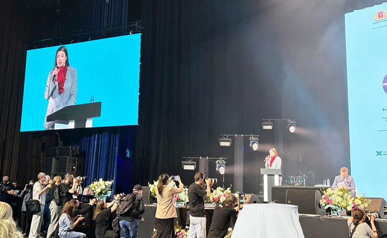 Делегация СЖР во главе с Марией Ситтель работает на Международном женском форуме в Екатеринбурге