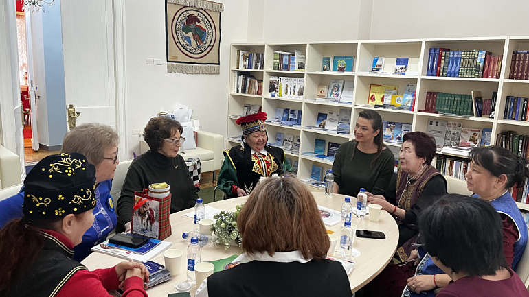 Союз женщин России посетили гостьи из Калмыкии